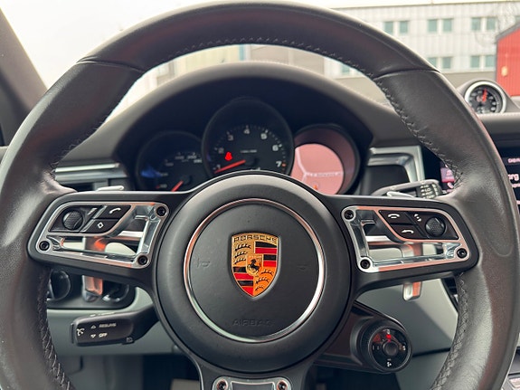 Porsche Macan 12 of 29