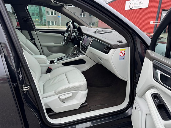 Porsche Macan 9 of 29
