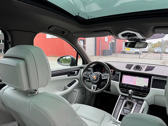 Porsche Macan 15 of 29
