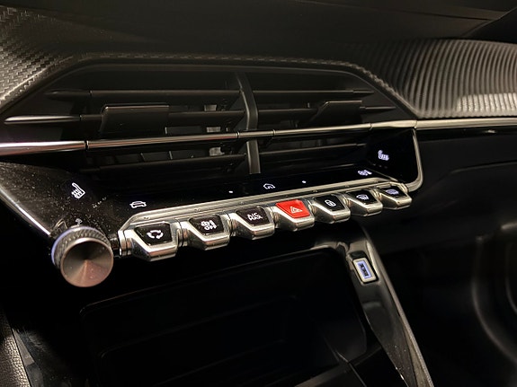 Peugeot 208 10 of 12