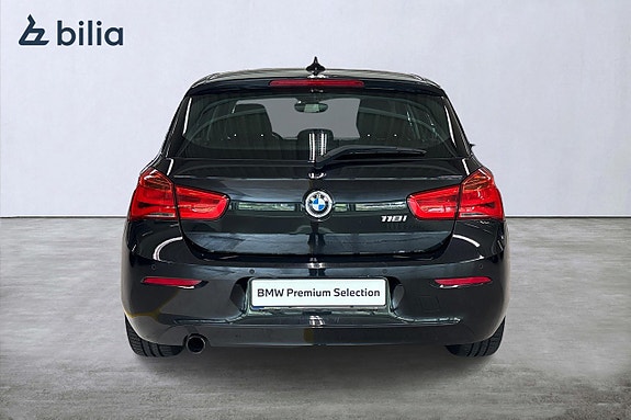 BMW 118i 4 of 18
