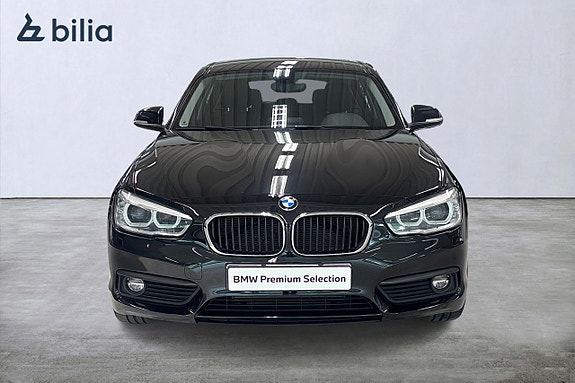 BMW 118i 5 of 18