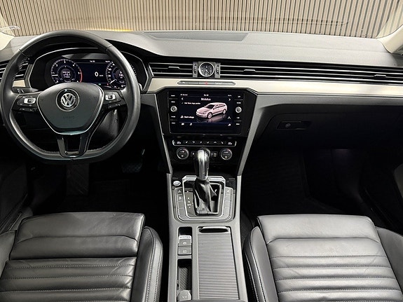 Volkswagen Passat 12 of 23