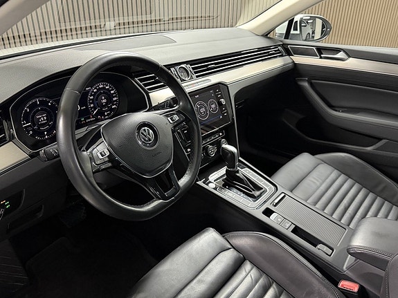 Volkswagen Passat 11 of 23