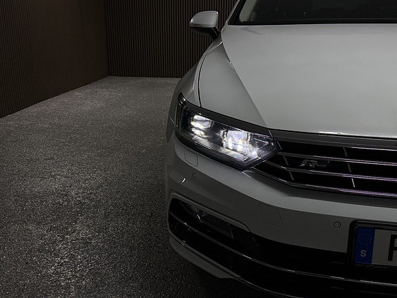 Volkswagen Passat 10 of 23