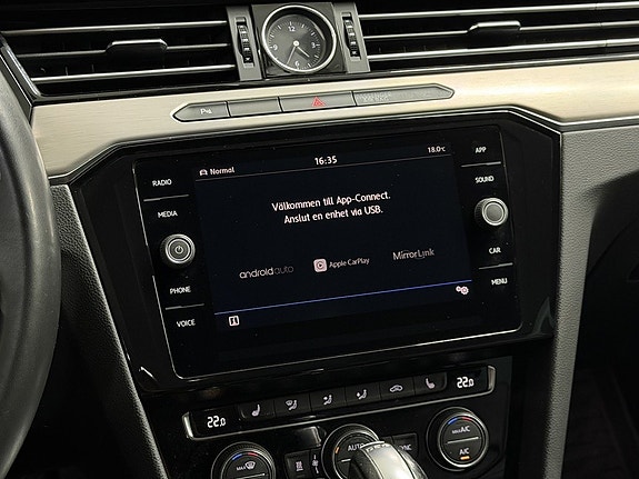 Volkswagen Passat 20 of 23