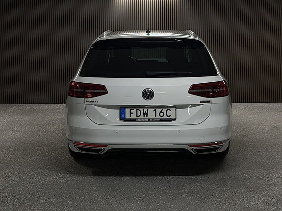 Volkswagen Passat 6 of 23