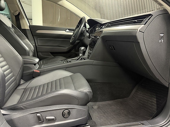 Volkswagen Passat 17 of 23