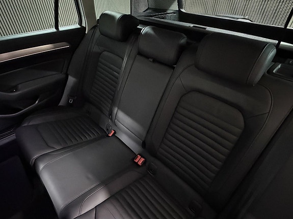 Volkswagen Passat 18 of 23
