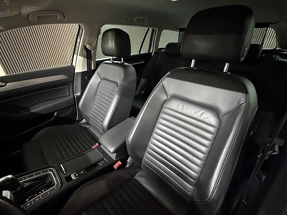 Volkswagen Passat 15 of 23