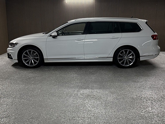 Volkswagen Passat 4 of 23