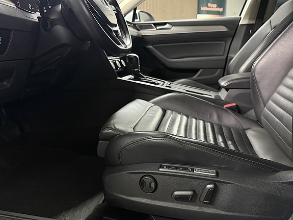 Volkswagen Passat 16 of 23