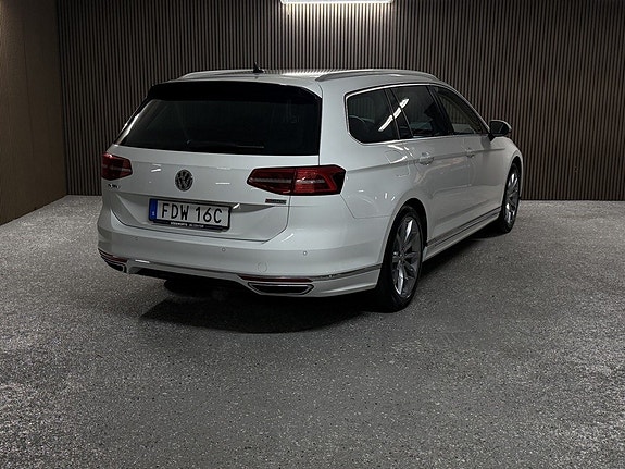 Volkswagen Passat 7 of 23