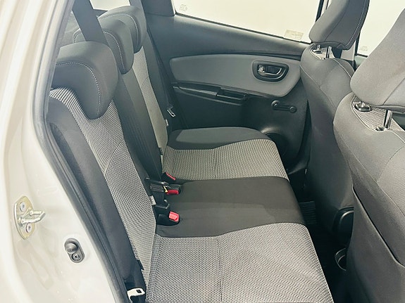 Toyota Yaris 16 of 19