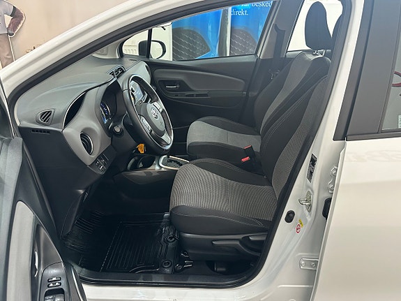 Toyota Yaris 11 of 19