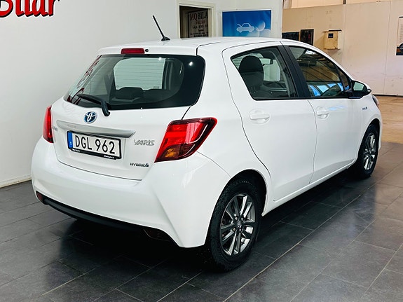 Toyota Yaris 8 of 19