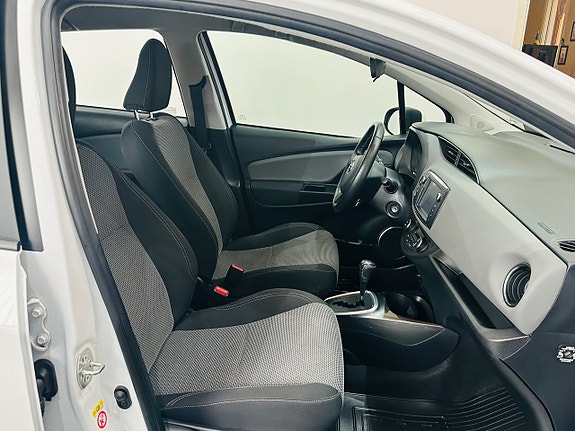 Toyota Yaris 14 of 19