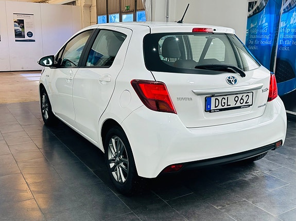 Toyota Yaris 7 of 19