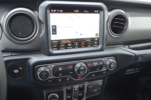 Jeep Gladiator 8 of 24