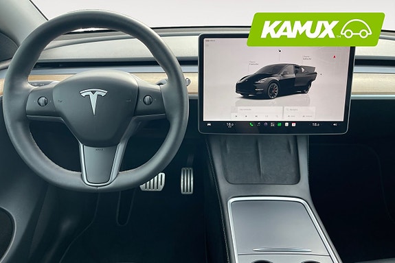 Tesla Model Y 11 of 26