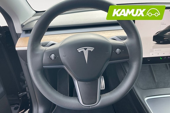 Tesla Model Y 14 of 26