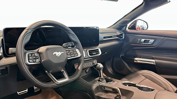 Ford Mustang 4 of 15