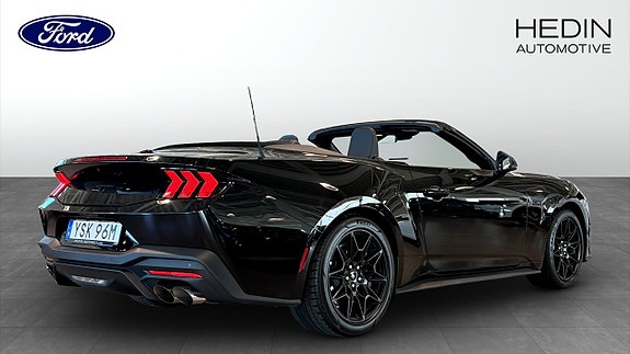 Ford Mustang 2 of 15
