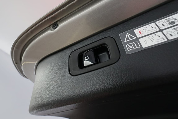 Mercedes-Benz C300 9 of 30