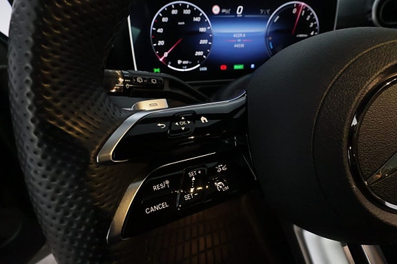 Mercedes-Benz C300 18 of 30