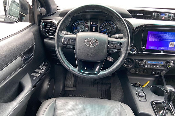 Toyota HiLux 11 of 21