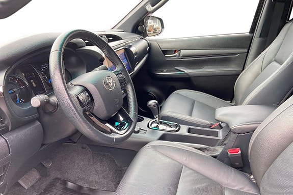 Toyota HiLux 14 of 21