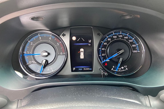 Toyota HiLux 16 of 21