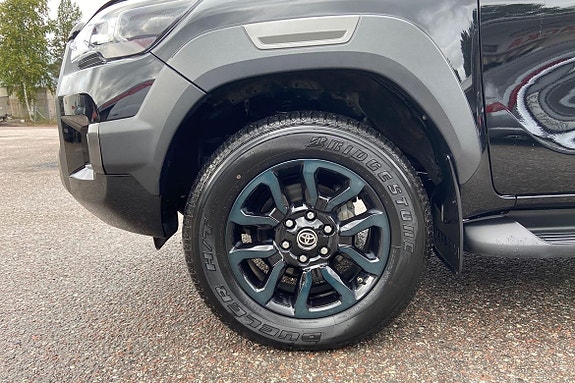 Toyota HiLux 17 of 21