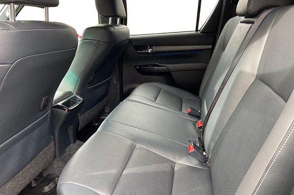 Toyota HiLux 13 of 21