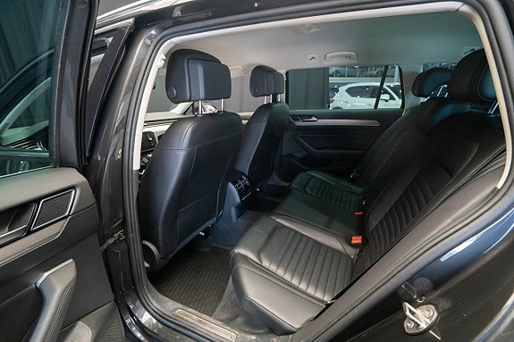 Volkswagen Passat 9 of 22