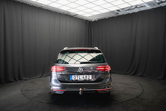 Volkswagen Passat 8 of 22