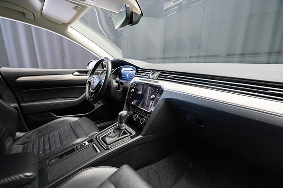 Volkswagen Passat 15 of 22