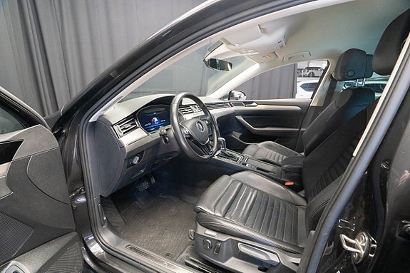 Volkswagen Passat 17 of 22