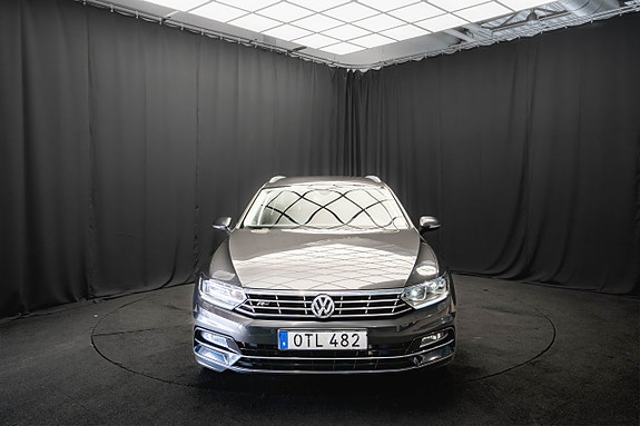 Volkswagen Passat 4 of 22