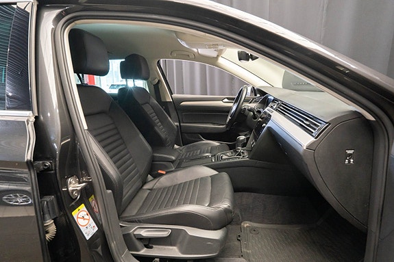Volkswagen Passat 18 of 22