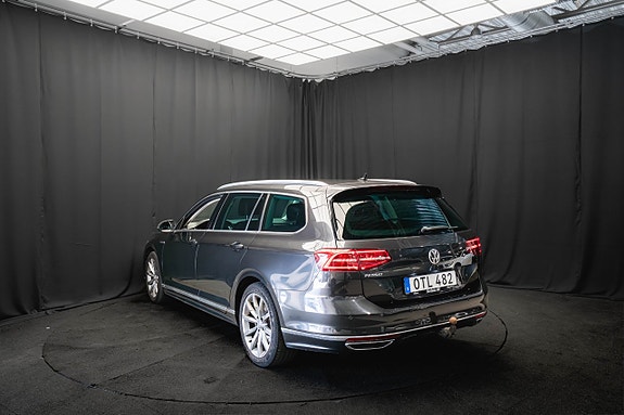 Volkswagen Passat 11 of 22