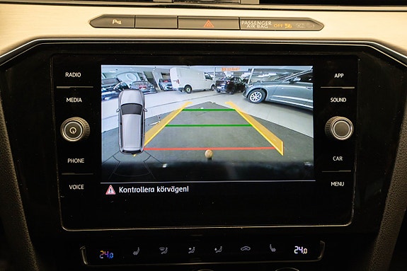 Volkswagen Passat 16 of 22