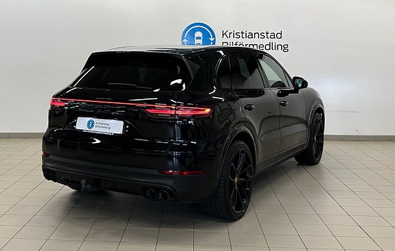 Porsche Cayenne 8 of 14