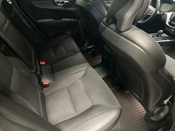 Volvo XC60 11 of 27