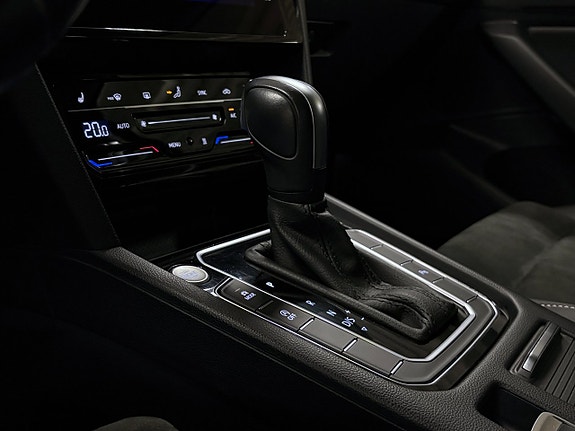 Volkswagen Passat 14 of 26