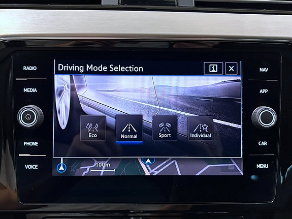 Volkswagen Passat 13 of 26