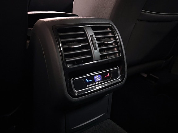 Volkswagen Passat 16 of 26