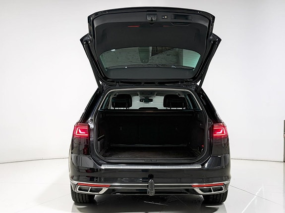 Volkswagen Passat 19 of 26