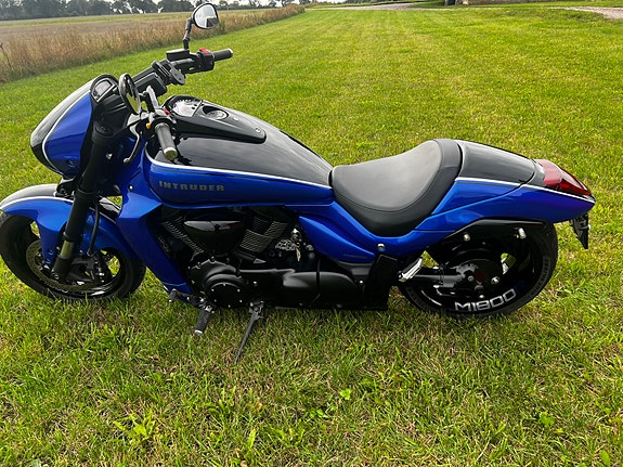 Suzuki VZR1800 Intruder 4 of 11