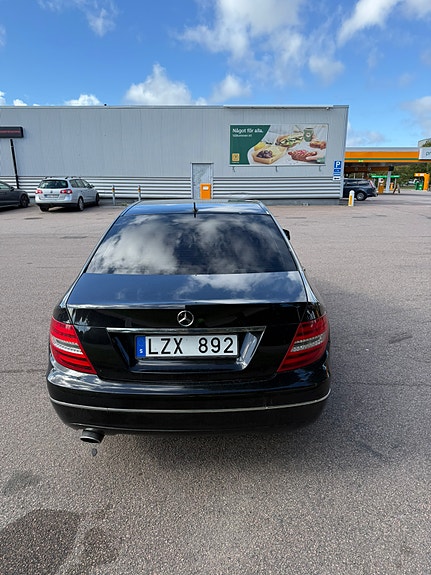Mercedes-Benz C220 8 of 9